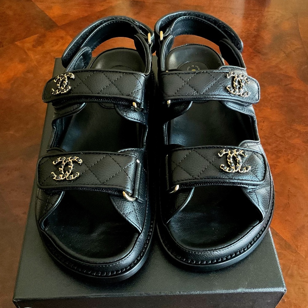 CHANEL BLACK GRAIN LEATHER DAD SANDALS CC embellished Size 36